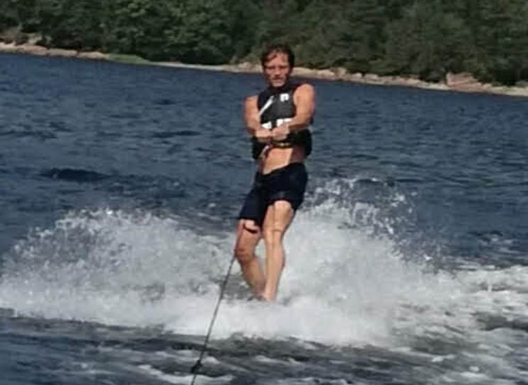 Et bilde som inneholder vannski, utend�rs, sport, person

Automatisk generert beskrivelse