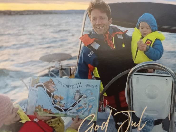 Et bilde som inneholder person, utend�rs, Menneskeansikt, kl�r

Automatisk generert beskrivelse