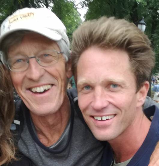 Et bilde som inneholder person, Menneskeansikt, kl�r, utend�rs

Automatisk generert beskrivelse