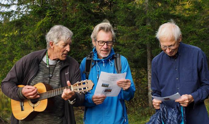 Et bilde som inneholder person, tre, kl�r, utend�rs

Automatisk generert beskrivelse