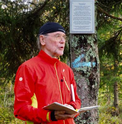 Et bilde som inneholder tre, utend�rs, person, kl�r

Automatisk generert beskrivelse