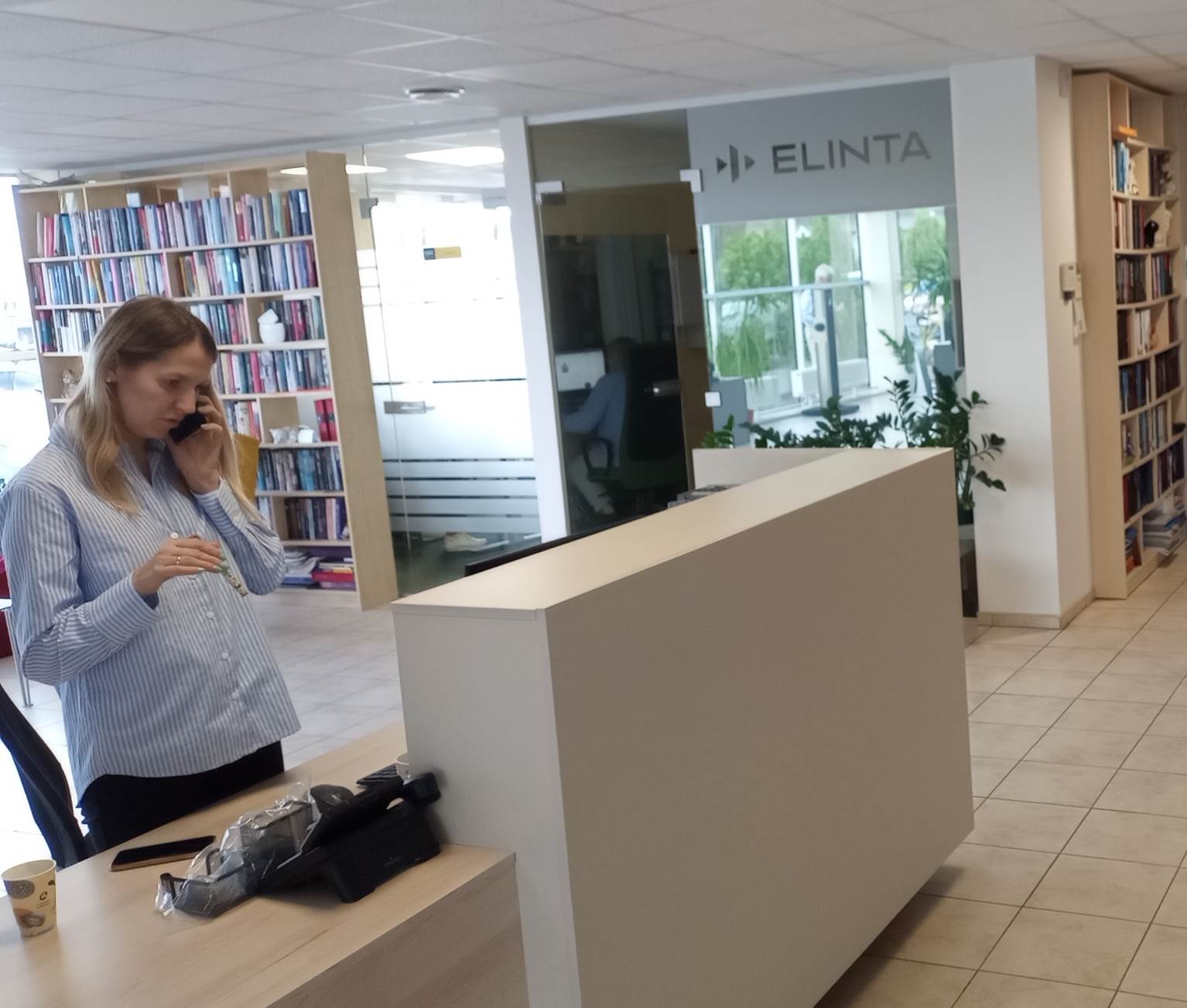 Et bilde som inneholder innend�rs, vegg, gulv, hylle

Automatisk generert beskrivelse