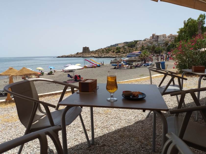 Et bilde som inneholder utend�rs, m�bler, himmel, bord

Automatisk generert beskrivelse