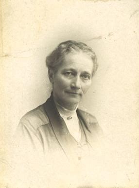 Et bilde som inneholder tekst, person, vegg, st�ende

Automatisk generert beskrivelse