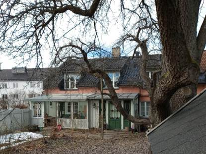 Et bilde som inneholder tre, utend�rs, konstruksjon, hus

Automatisk generert beskrivelse