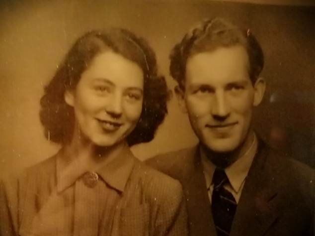 Et bilde som inneholder tekst, vegg, person, innend�rs

Automatisk generert beskrivelse