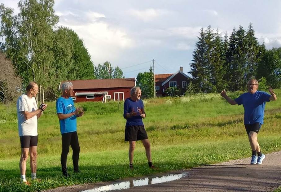 Et bilde som inneholder utend�rs, gress, himmel, person

Automatisk generert beskrivelse