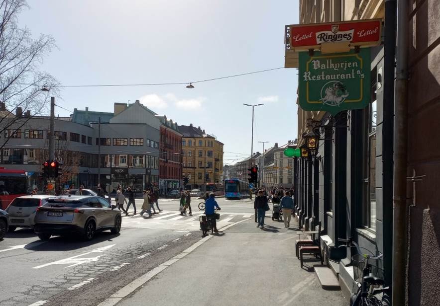 Et bilde som inneholder utend�rs, tekst, himmel, konstruksjon

Automatisk generert beskrivelse