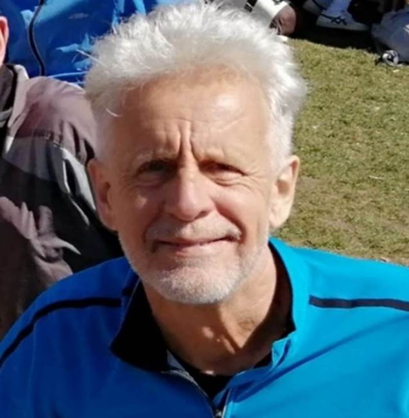 Et bilde som inneholder person, mann, bl�

Automatisk generert beskrivelse