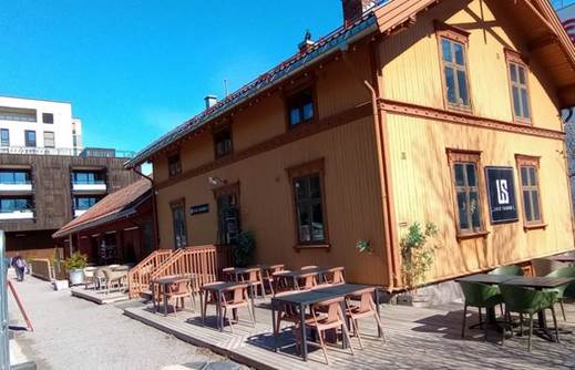 Et bilde som inneholder utend�rs, himmel, grunn, vindu

Automatisk generert beskrivelse