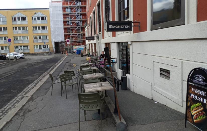 Et bilde som inneholder utend�rs, konstruksjon, tekst, himmel

Automatisk generert beskrivelse