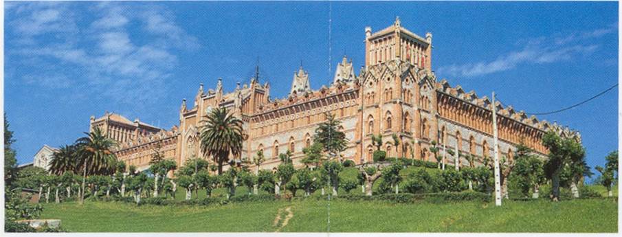 Et bilde som inneholder himmel, utend�rs, konstruksjon, fort

Automatisk generert beskrivelse